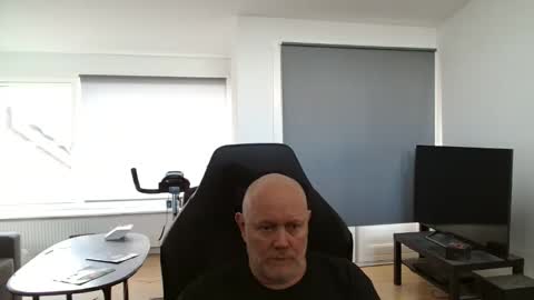 thomash32 online show from October 17, 11:35 am