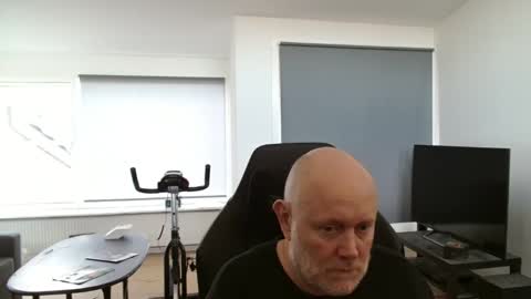 thomash32 online show from October 18, 9:10 am