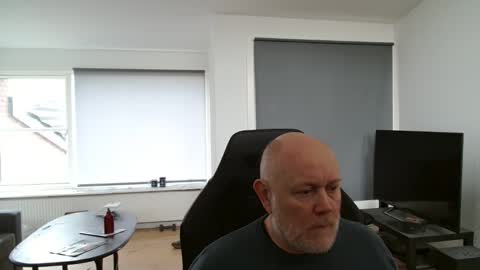 thomash32 online show from October 26, 9:48 am