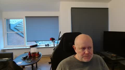 thomash32 online show from December 17, 2:01 pm