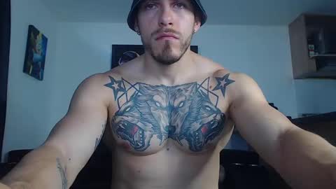 Snapshot of thomashoward31 chatting on February 7, 2:04 pm Thomas online show from February 7, 2:04 pm