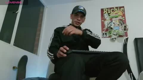 thomasjons online show from June 13, 6:11 am