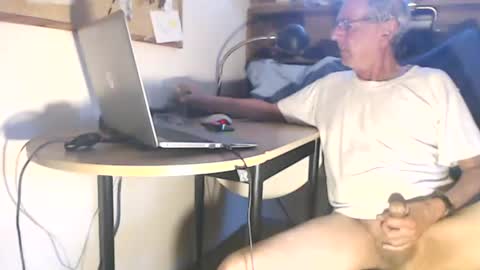 Snapshot of thomasleiber chatting on June 27, 3:55 am Thomas online show from June 27, 3:55 am