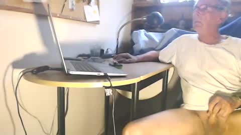 Snapshot of thomasleiber chatting on June 28, 12:22 pm Thomas online show from June 28, 12:22 pm