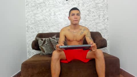 Snapshot of thomass_conor chatting on January 31, 12:29 pm thomass_conor online show from January 31, 12:29 pm