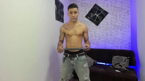 Snapshot of thomass_conor chatting on March 10, 11:49 pm thomass_conor online show from March 10, 11:49 pm