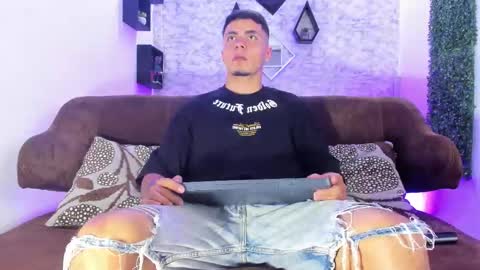 Snapshot of thomass_conor chatting on October 29, 7:15 pm thomass_conor online show from October 29, 7:15 pm