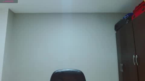 Snapshot of thompson_ari chatting on December 18, 5:24 am thompson ari online show from December 18, 5:24 am