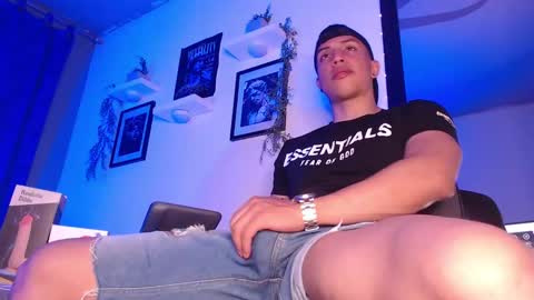 Snapshot of thomsevery_ chatting on December 27, 1:22 am Thoms Every online show from December 27, 1:22 am