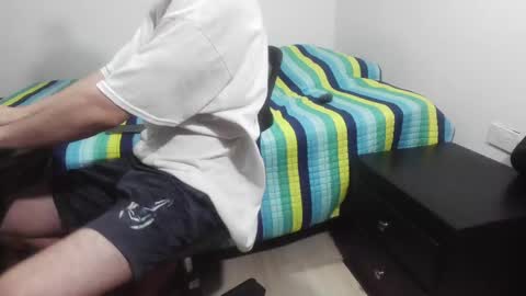 Snapshot of threesadtigers chatting on December 16, 11:28 pm threesadtigers online show from December 16, 11:28 pm