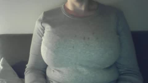 Snapshot of thrillho89 chatting on June 14, 11:34 am thrillho89 online show from June 14, 11:34 am