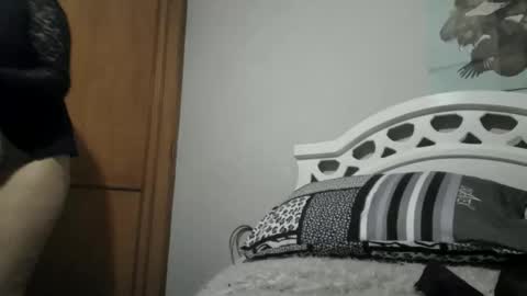 Snapshot of throatkitty27 chatting on March 29, 12:10 am Throatkittysub online show from March 29, 12:10 am