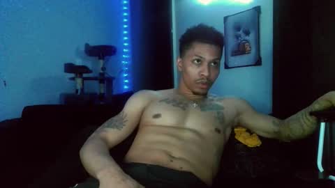 Snapshot of throattaker4l_ chatting on April 17, 9:45 am ThroatTaker4l online show from April 17, 9:45 am