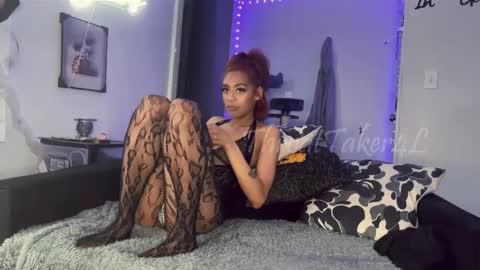 Snapshot of throattaker4l_ chatting on May 13, 3:26 am ThroatTaker4l online show from May 13, 3:26 am