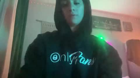 Snapshot of throatyygoat chatting on November 7, 5:51 am throatyygoat online show from November 7, 5:51 am