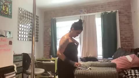 Snapshot of throatyygoat chatting on November 7, 8:31 pm throatyygoat online show from November 7, 8:31 pm