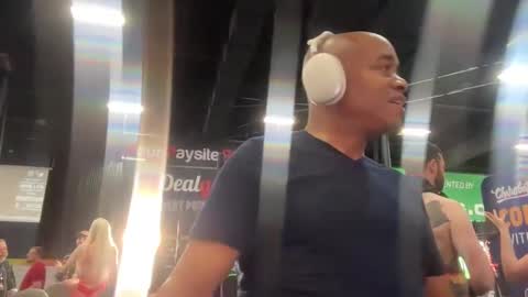 Snapshot of throbbingxxx chatting on October 25, 6:13 pm austin xzandros online show from October 25, 6:13 pm