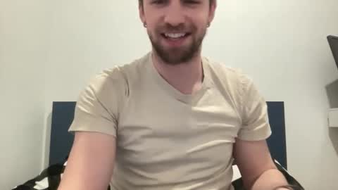 Snapshot of thyle chatting on February 25, 6:23 am Thyle online show from February 25, 6:23 am