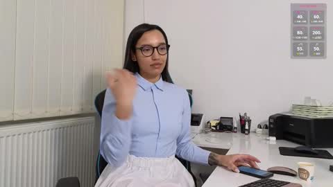 Snapshot of tia_j chatting on February 18, 3:08 pm tia_j online show from February 18, 3:08 pm