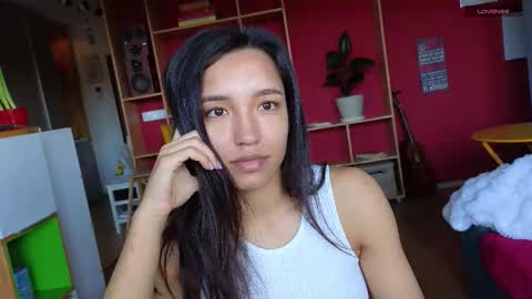 Snapshot of tia_j chatting on March 1, 7:10 am tia_j online show from March 1, 7:10 am