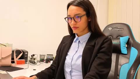 Snapshot of tia_j chatting on March 4, 4:57 pm tia_j online show from March 4, 4:57 pm