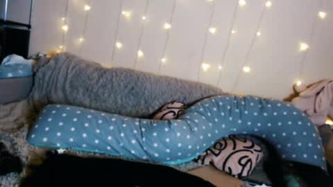 tiameow online show from April 7, 5:46 pm