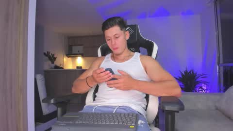 santiago online show from February 4, 1:55 am