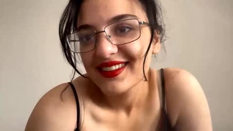 Snapshot of tiameakin chatting on October 16, 7:20 am Mary online show from October 16, 7:20 am