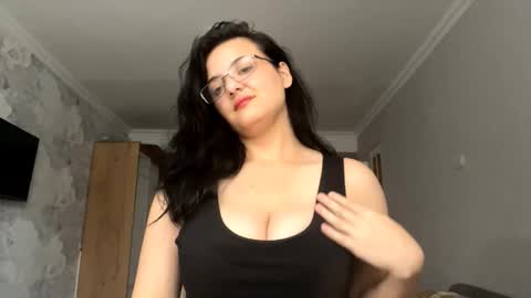 Snapshot of tiameakin chatting on November 15, 10:45 am Mary online show from November 15, 10:45 am