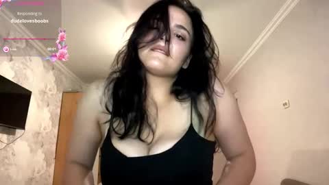 Snapshot of tiameakin chatting on November 30, 7:40 pm Mary online show from November 30, 7:40 pm