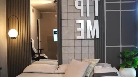 Snapshot of tian_brooks chatting on December 15, 4:50 am Tian Brooks online show from December 15, 4:50 am