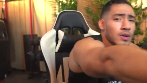 Snapshot of tian_brooks chatting on February 13, 2:29 am Tian Brooks online show from February 13, 2:29 am