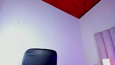 Snapshot of tiana_cinnamon chatting on December 19, 6:34 am TIANA online show from December 19, 6:34 am