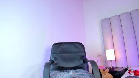 Snapshot of tiana_cinnamon chatting on December 29, 6:27 pm TIANA online show from December 29, 6:27 pm