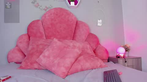 Snapshot of tiana_cinnamon chatting on January 3, 5:50 am TIANA online show from January 3, 5:50 am