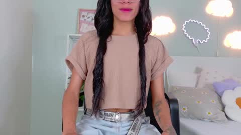 Snapshot of tiana_cinnamon chatting on September 17, 7:37 pm TIANA online show from September 17, 7:37 pm
