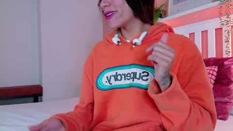 Snapshot of tiana_cinnamon chatting on October 8, 7:33 pm TIANA online show from October 8, 7:33 pm