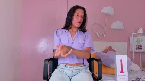 Snapshot of tiana_cinnamon chatting on October 11, 8:07 pm TIANA online show from October 11, 8:07 pm