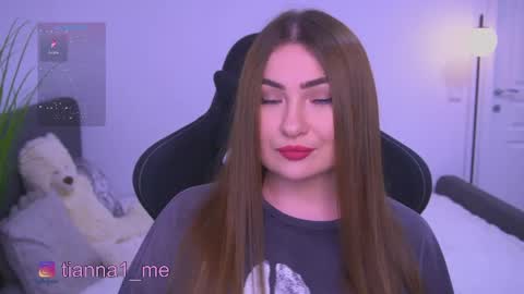 Snapshot of tianna_me chatting on June 1, 3:25 pm tianna_me online show from June 1, 3:25 pm