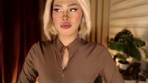 Snapshot of tiara_perezx chatting on February 15, 9:08 am Sam online show from February 15, 9:08 am