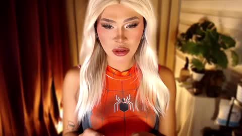 Snapshot of tiara_perezx chatting on February 20, 3:56 pm Sam online show from February 20, 3:56 pm