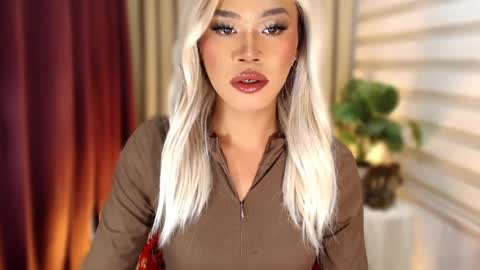 Snapshot of tiara_perezx chatting on February 24, 6:50 pm Sam online show from February 24, 6:50 pm