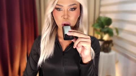 Snapshot of tiara_perezx chatting on February 25, 6:06 pm Sam online show from February 25, 6:06 pm