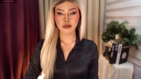 Snapshot of tiara_perezx chatting on March 4, 7:47 am Sam online show from March 4, 7:47 am