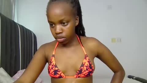 Snapshot of tiara_t chatting on February 15, 7:51 am Tiara online show from February 15, 7:51 am