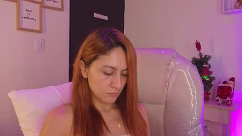 Snapshot of tiarha_ chatting on November 25, 5:07 am Tiarha online show from November 25, 5:07 am