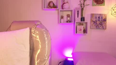 Snapshot of tiarha_ chatting on November 28, 5:32 am Tiarha online show from November 28, 5:32 am