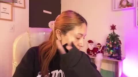 Snapshot of tiarha_ chatting on December 5, 3:48 am Tiarha online show from December 5, 3:48 am