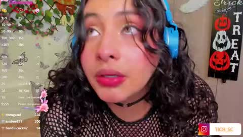 Snapshot of tich___ chatting on November 11, 8:31 pm tich___ online show from November 11, 8:31 pm