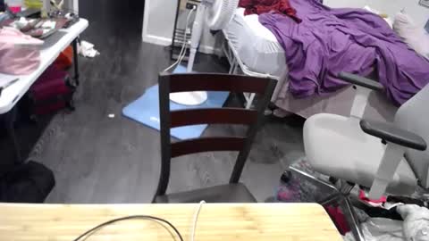 Snapshot of tierrahenri chatting on November 12, 12:05 pm Tierra Henri online show from November 12, 12:05 pm